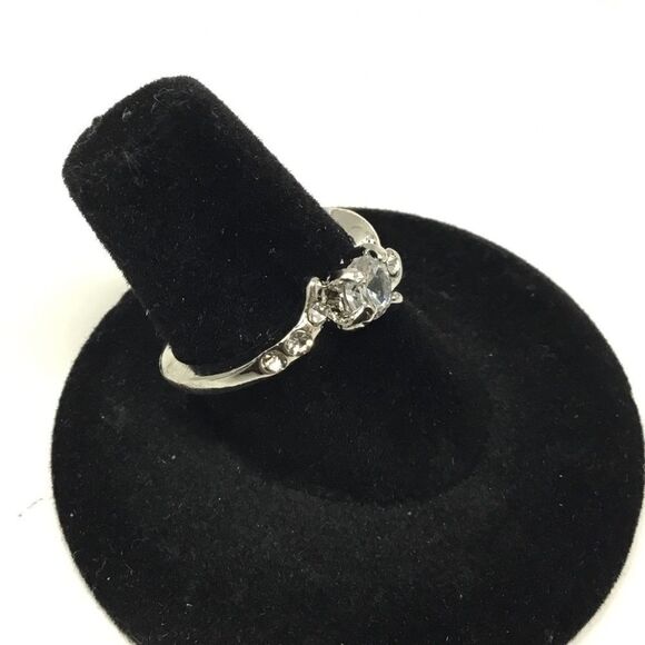 Round Cubic Ziconia with Heart Fashion Ring (H15) - Picture 3 of 5